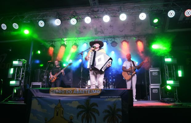 Réveillon 2026 reúne moradores e celebra união em Cedro do Abaeté